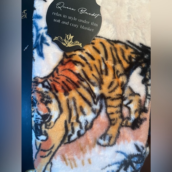 House of Verdi NWT Queen Size Ultra Soft Tiger Printed 90” x 90” Plush Blanket - Picture 4 of 7